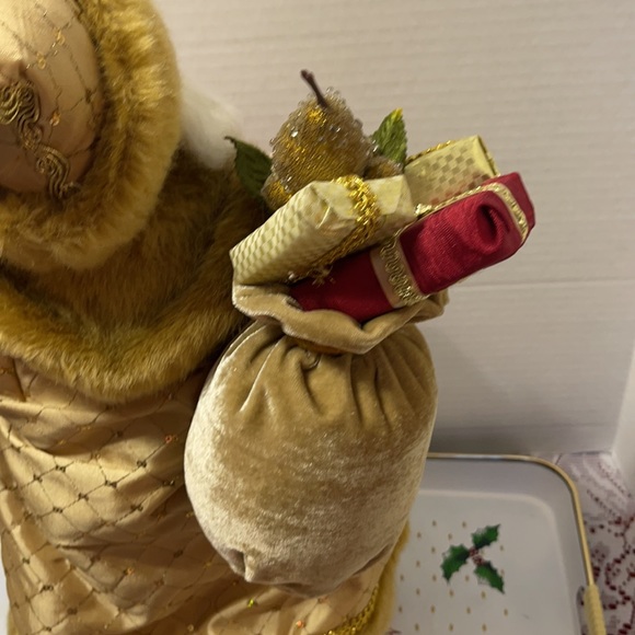 19” Inch Standing Santa Clause. Gold/Red. Christmas Santa bearing Gifts … - Picture 7 of 8